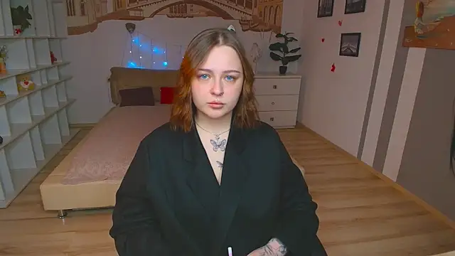 RosalinKirsten online show from May 4, 2026, 6:42 am