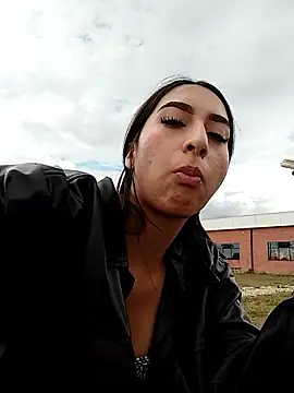 Sexy sarita outdoors online show from April 27, 2026, 8:40 pm