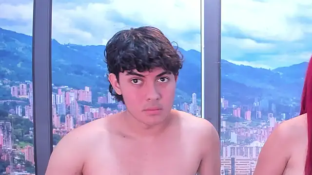 LunnaAndLiam online show from April 28, 2026, 10:04 pm