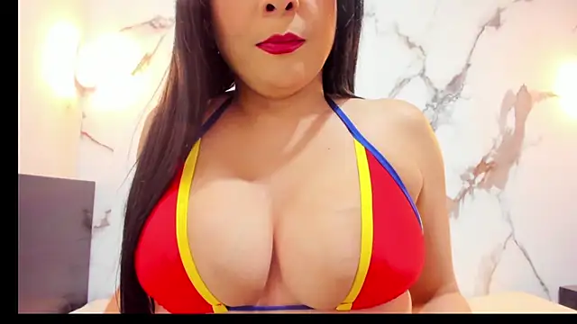 Snapshot of LauraCollinss chatting on June 17, 2026, 4:26 am LauraCollinss online show from June 17, 2026, 4:26 am