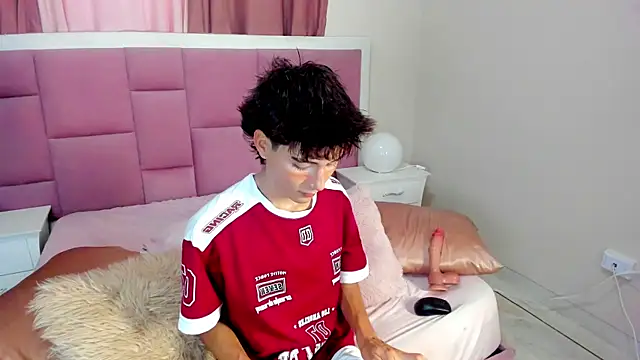 Snapshot of christopher_robin4 chatting on July 8, 2026, 7:40 pm christopher robin4 online show from July 8, 2026, 7:40 pm