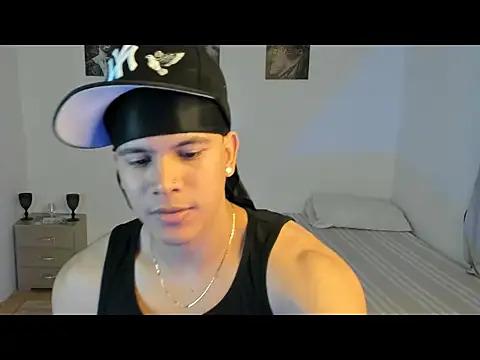 Snapshot of sant_wahlberg chatting on May 25, 2026, 11:33 pm sant wahlberg online show from May 25, 2026, 11:33 pm