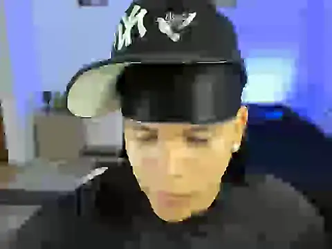 Snapshot of sant_wahlberg chatting on July 1, 2026, 10:53 pm sant wahlberg online show from July 1, 2026, 10:53 pm