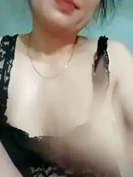 Kee2000 online show from May 17, 2026, 11:34 pm