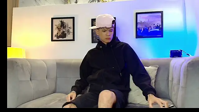 Snapshot of KING_BOYS2026 chatting on June 14, 2026, 3:52 am KING BOYS2026 online show from June 14, 2026, 3:52 am