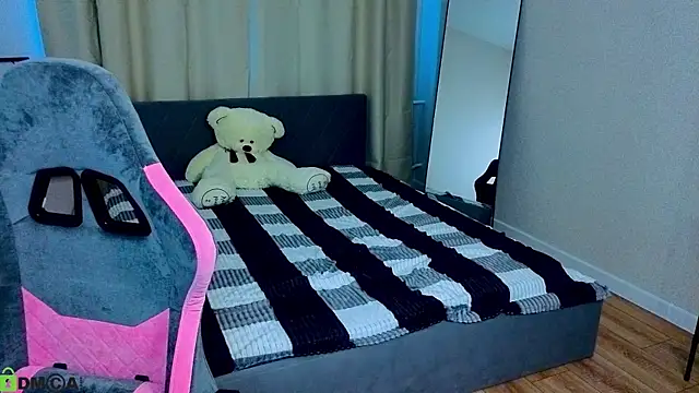 Julia Shyy online show from June 2, 2026, 1:51 am