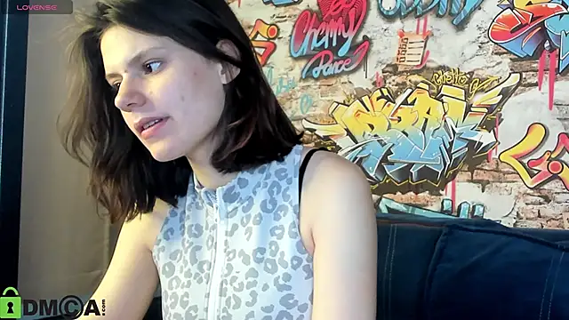 Snapshot of Kira_Be11 chatting on June 7, 2026, 1:10 am Kira Be11 online show from June 7, 2026, 1:10 am