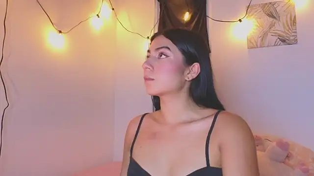 VictoriaaLopez online show from June 12, 2026, 7:02 pm
