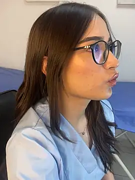 Sweet Milaa1 online show from May 9, 2026, 4:23 pm