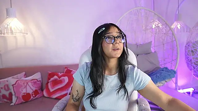 Snapshot of VioletJoness_ chatting on June 16, 2026, 11:35 am VioletJoness online show from June 16, 2026, 11:35 am