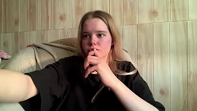 Malinwitch online show from June 15, 2026, 3:47 pm