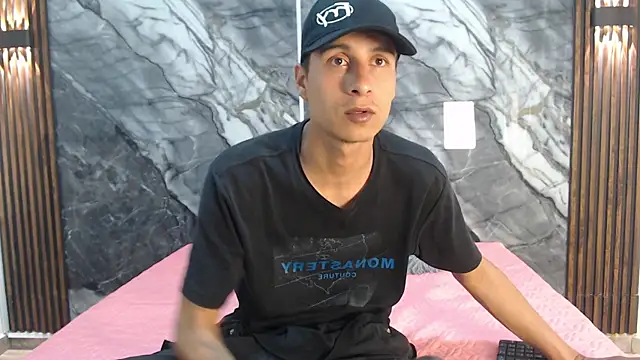 Snapshot of cameronsilverman chatting on April 30, 2026, 7:09 pm cameronsilverman online show from April 30, 2026, 7:09 pm