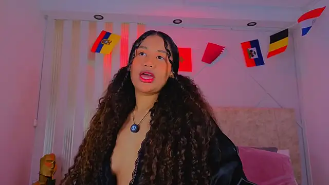 secretestrella online show from June 29, 2026, 3:02 am