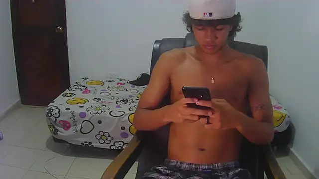 Snapshot of Hansel_take chatting on June 5, 2026, 4:45 pm Hansel take online show from June 5, 2026, 4:45 pm