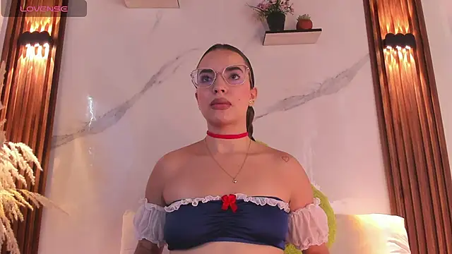 Snapshot of catalina_lafer chatting on May 11, 2026, 12:33 pm catalina lafer online show from May 11, 2026, 12:33 pm