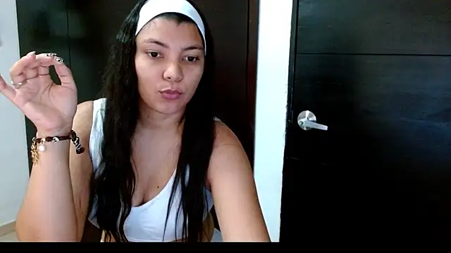 Snapshot of KarlaLoving chatting on June 6, 2026, 5:50 pm KarlaLoving online show from June 6, 2026, 5:50 pm