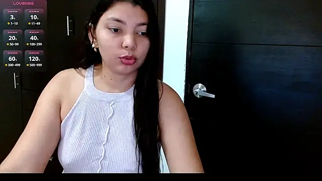 Snapshot of KarlaLoving chatting on June 24, 2026, 6:18 pm KarlaLoving online show from June 24, 2026, 6:18 pm