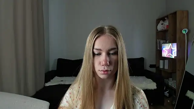 Snapshot of AnnaAlexArti chatting on June 5, 2026, 6:52 am AnnaAlexArti online show from June 5, 2026, 6:52 am