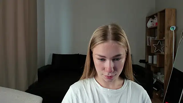 Snapshot of AnnaAlexArti chatting on June 8, 2026, 6:14 am AnnaAlexArti online show from June 8, 2026, 6:14 am