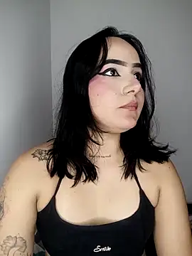 lucyparker 28 online show from May 13, 2026, 3:59 am