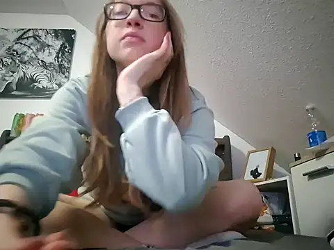 Freaky-Doll online show from May 7, 2026, 8:47 pm