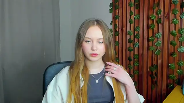 Snapshot of FloraLarsson chatting on May 27, 2026, 3:25 am FloraLarsson online show from May 27, 2026, 3:25 am