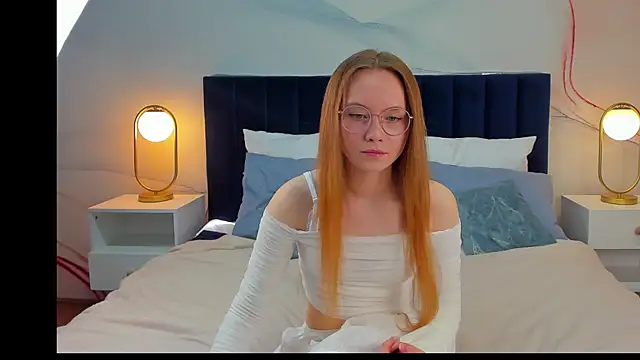 Snapshot of FloraLarsson chatting on May 28, 2026, 3:37 am FloraLarsson online show from May 28, 2026, 3:37 am