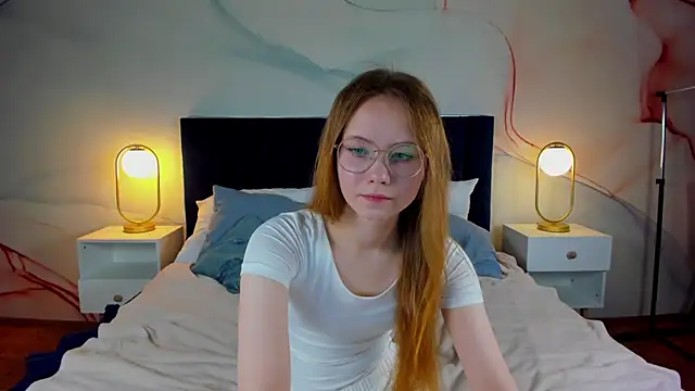 Snapshot of FloraLarsson chatting on June 9, 2026, 3:29 am FloraLarsson online show from June 9, 2026, 3:29 am