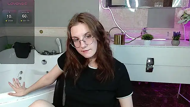 iMagdaLunna online show from May 17, 2026, 8:23 am