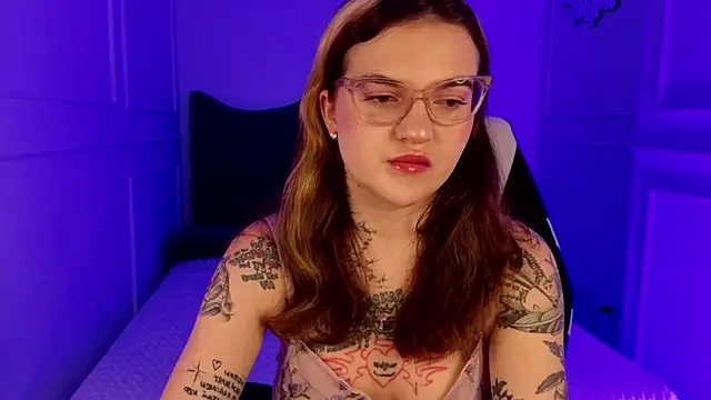 sashaglow  online show from April 30, 2026, 7:25 am