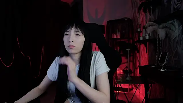 SeraphineSparda online show from June 13, 2026, 12:03 pm