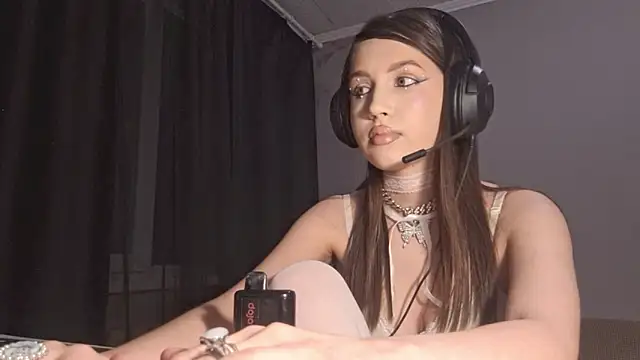 Katrinethequeen online show from April 30, 2026, 8:57 pm