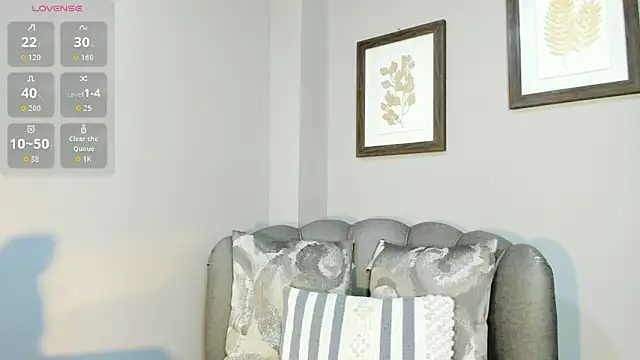 Snapshot of Roxanna_moore chatting on July 16, 2026, 5:13 am Roxanna moore online show from July 16, 2026, 5:13 am