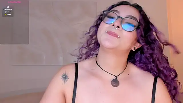 Snapshot of LoiseHarper chatting on June 5, 2026, 6:52 am LoiseHarper online show from June 5, 2026, 6:52 am