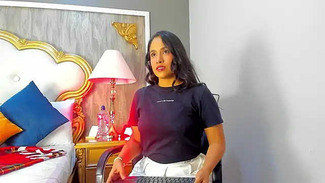 Snapshot of emilly_sweett chatting on August 5, 2026, 7:49 pm emilly sweett online show from August 5, 2026, 7:49 pm