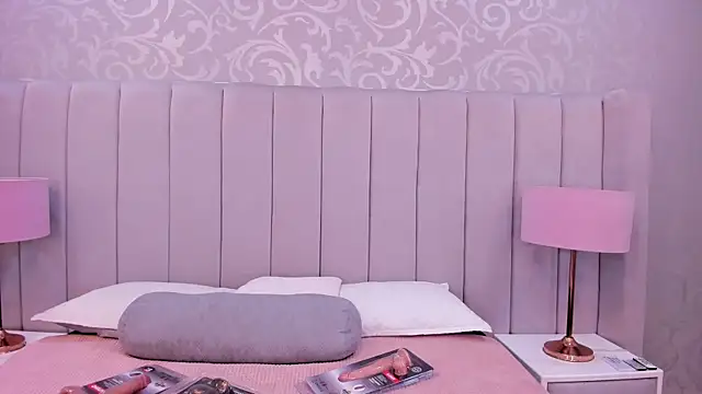 Snapshot of MadeleynRose chatting on June 9, 2026, 8:09 pm MadeleynRose online show from June 9, 2026, 8:09 pm