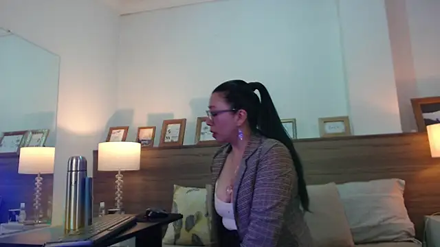 FranciscaVera online show from June 9, 2026, 6:52 pm
