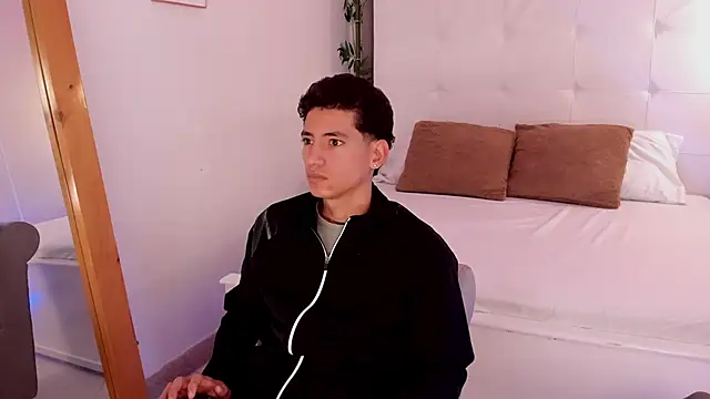 Snapshot of Alejo-and-Thiago chatting on June 8, 2026, 1:11 pm Alejo-and-Thiago online show from June 8, 2026, 1:11 pm