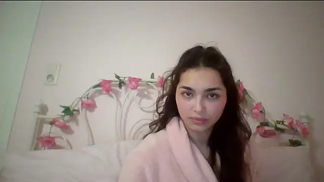 yourbella37 online show from May 6, 2026, 7:41 pm