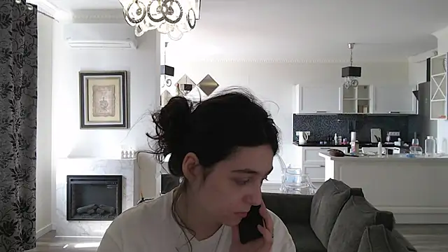 cute lilia online show from May 8, 2026, 9:25 am