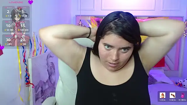 Snapshot of Laurha_ chatting on July 4, 2026, 7:42 pm Laurha online show from July 4, 2026, 7:42 pm