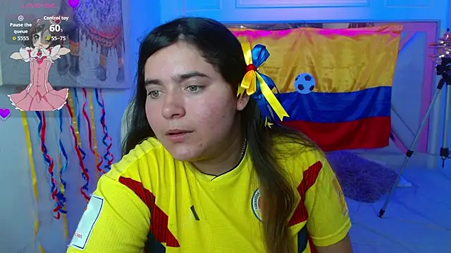 Snapshot of Laurha_ chatting on July 7, 2026, 7:40 pm Laurha online show from July 7, 2026, 7:40 pm