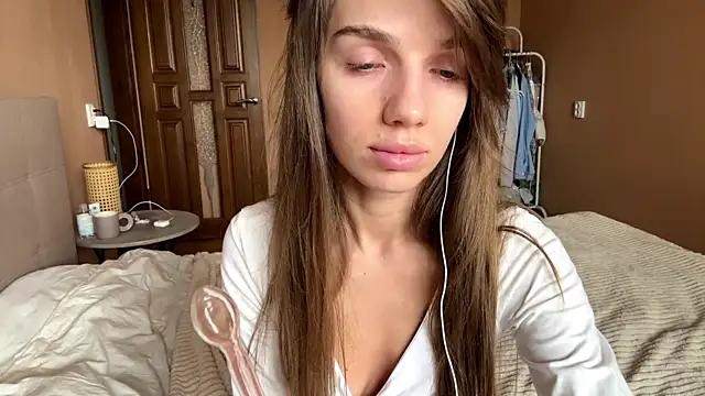 Snapshot of TrishIsaac chatting on May 21, 2026, 5:58 am TrishIsaac online show from May 21, 2026, 5:58 am