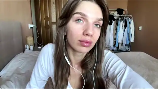 Snapshot of TrishIsaac chatting on May 28, 2026, 6:32 am TrishIsaac online show from May 28, 2026, 6:32 am