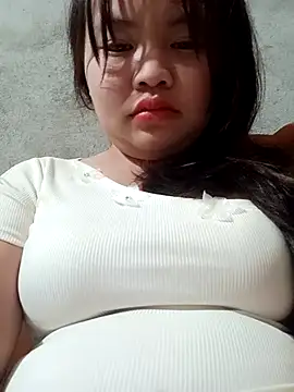 Snapshot of Lily_Henry chatting on May 5, 2026, 2:47 pm Lily Henry online show from May 5, 2026, 2:47 pm