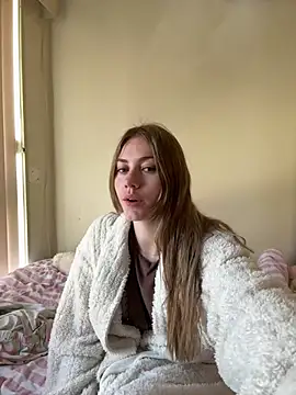 daisycollins online show from July 10, 2026, 12:26 am