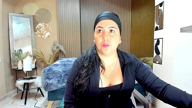 Snapshot of BBWLuxuryMuse chatting on June 2, 2026, 11:23 am BBWLuxuryMuse online show from June 2, 2026, 11:23 am