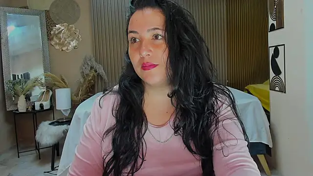 Snapshot of BBWLuxuryMuse chatting on June 8, 2026, 11:43 am BBWLuxuryMuse online show from June 8, 2026, 11:43 am