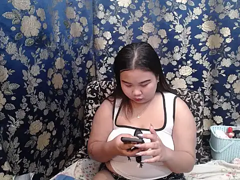 Snapshot of hotchickgirl chatting on July 5, 2026, 7:37 am hotchickgirl online show from July 5, 2026, 7:37 am