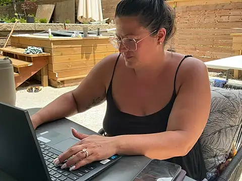 Snapshot of Madamebeton chatting on June 24, 2026, 5:34 pm Madamebeton online show from June 24, 2026, 5:34 pm